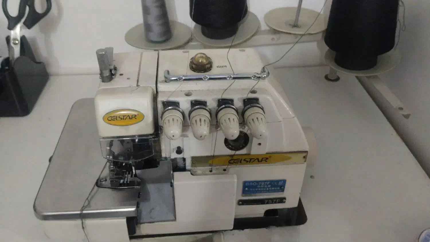 یک دستگاه سردوز پنج نخ کار کرده سالم|لوازم خیاطی و بافتنی|رباط‌کریم, رباط‌کریم|دیوار