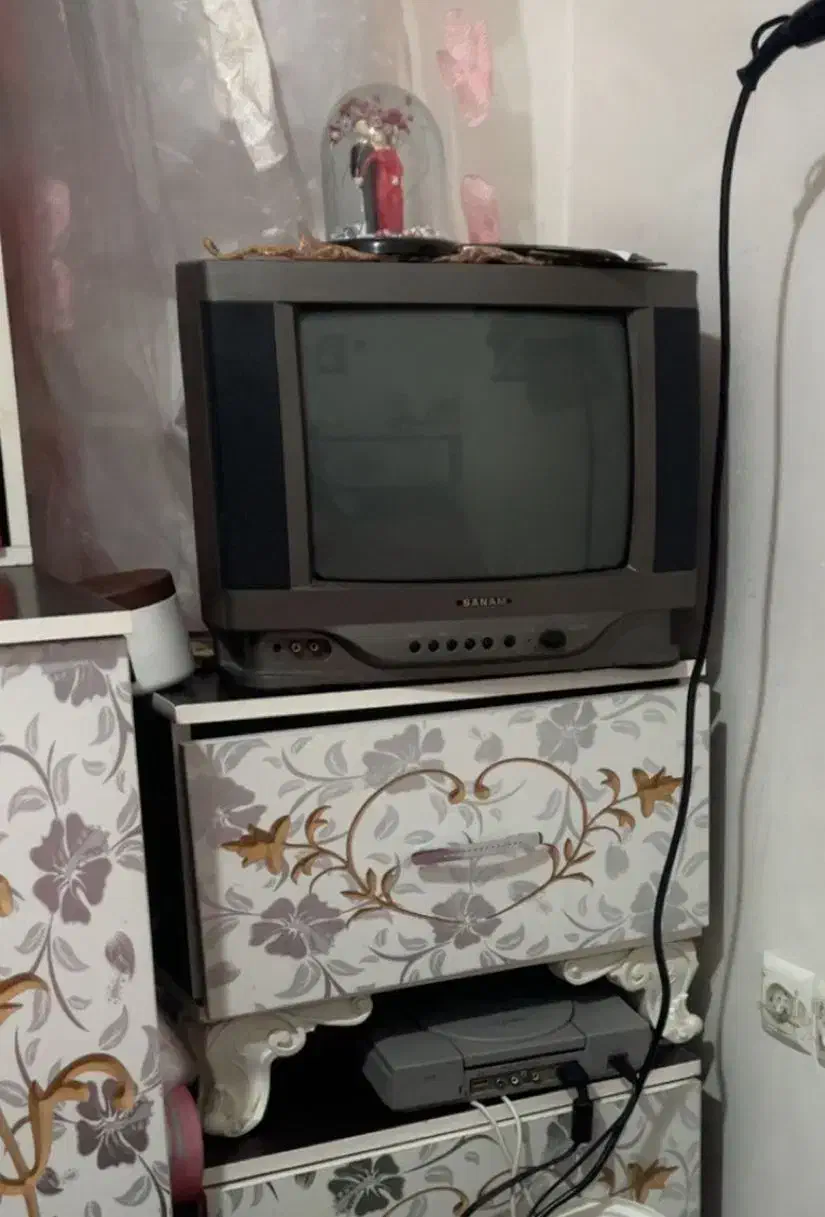 تخت ومیزآرایش|تخت و سرویس خواب|رشت, گلباغ نماز|دیوار