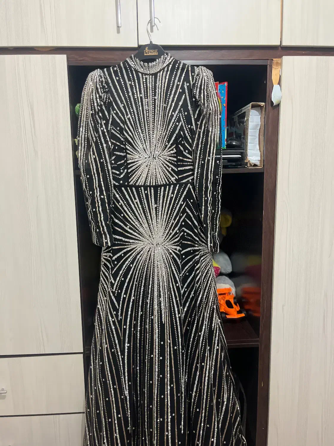 پیراهن مجلسی|لباس|گرگان, |دیوار