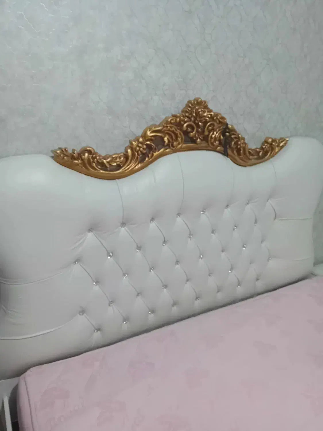 سرویس خواب دو نفره|تخت و سرویس خواب|اندیشه, اندیشه فاز ۱|دیوار