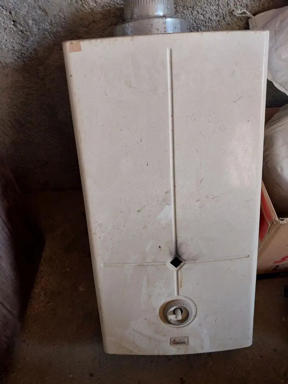 دوعدد آبگرمکن دیواری|آبگرمکن، پکیج، شوفاژ|موچش, |دیوار