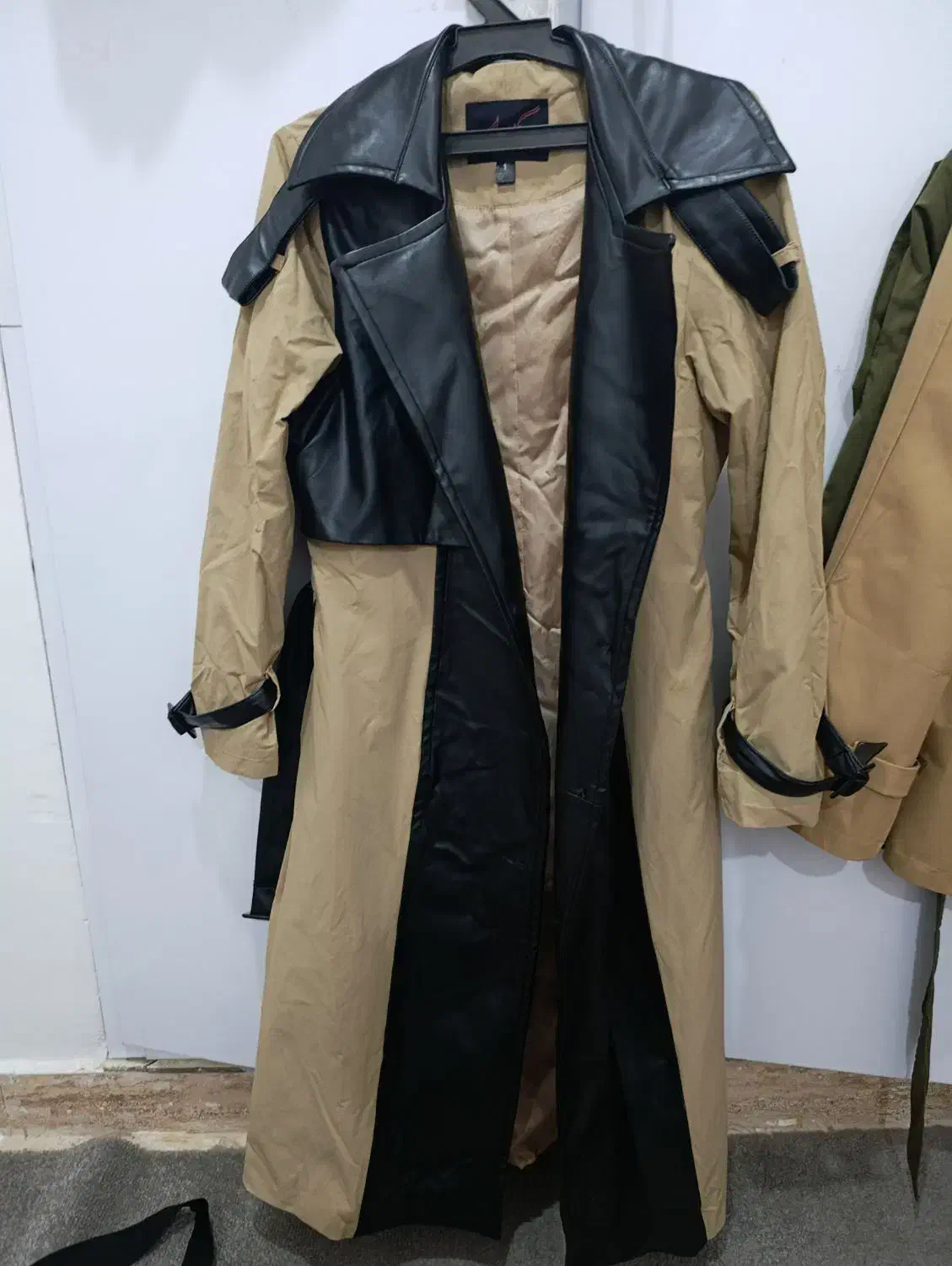 پالتو بلند|لباس|ایذه, |دیوار