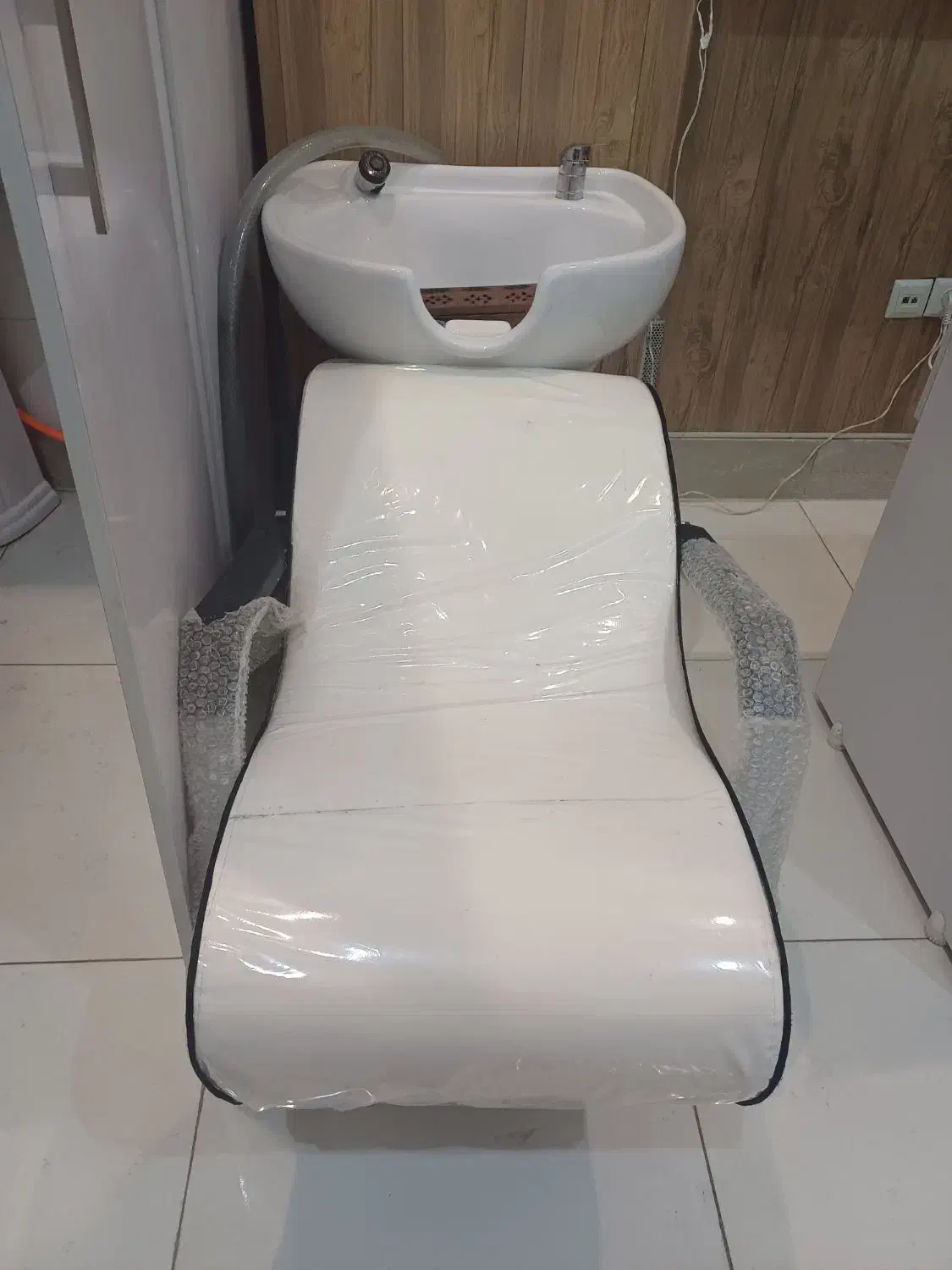 سرشور همراه شیرالات و شلنگ|آرایشگاه و سالن‌های زیبایی|اندیشه, اندیشه فاز ۴|دیوار