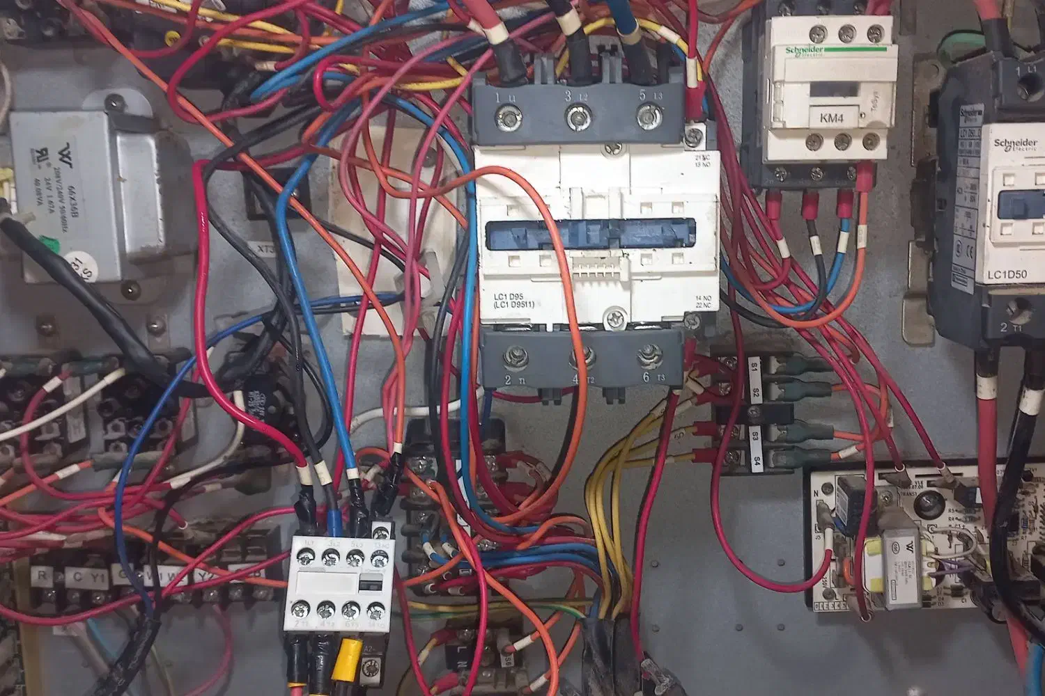 نصب،سرویس و تعمیرات تخصصی کولر اسپلیت و چیلر|خدمات پیشه و مهارت|قشم, |دیوار