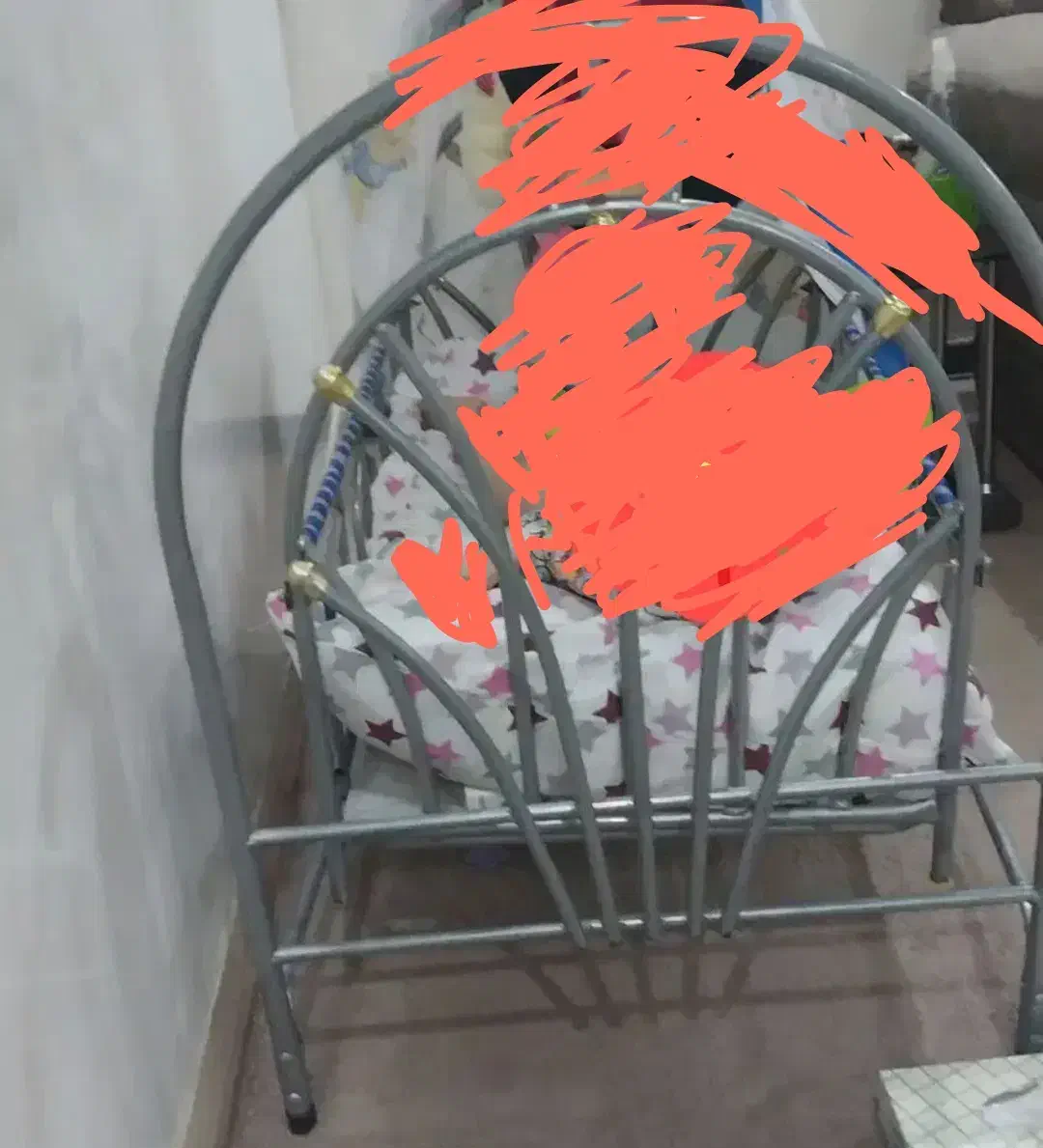 گهواره آهنی تمیزه وسالم فروش فوری|کالسکه و لوازم جانبی|اهواز, منبع اب|دیوار