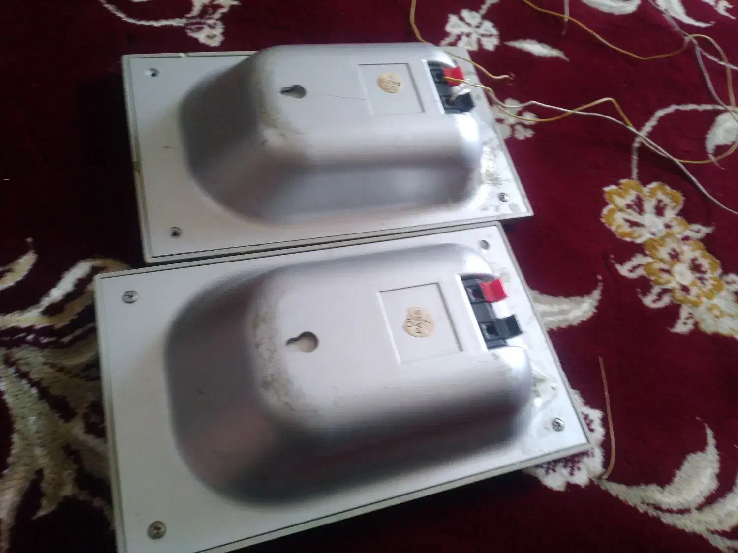 دوعدد باند|سیستم صوتی خانگی|صحنه, |دیوار