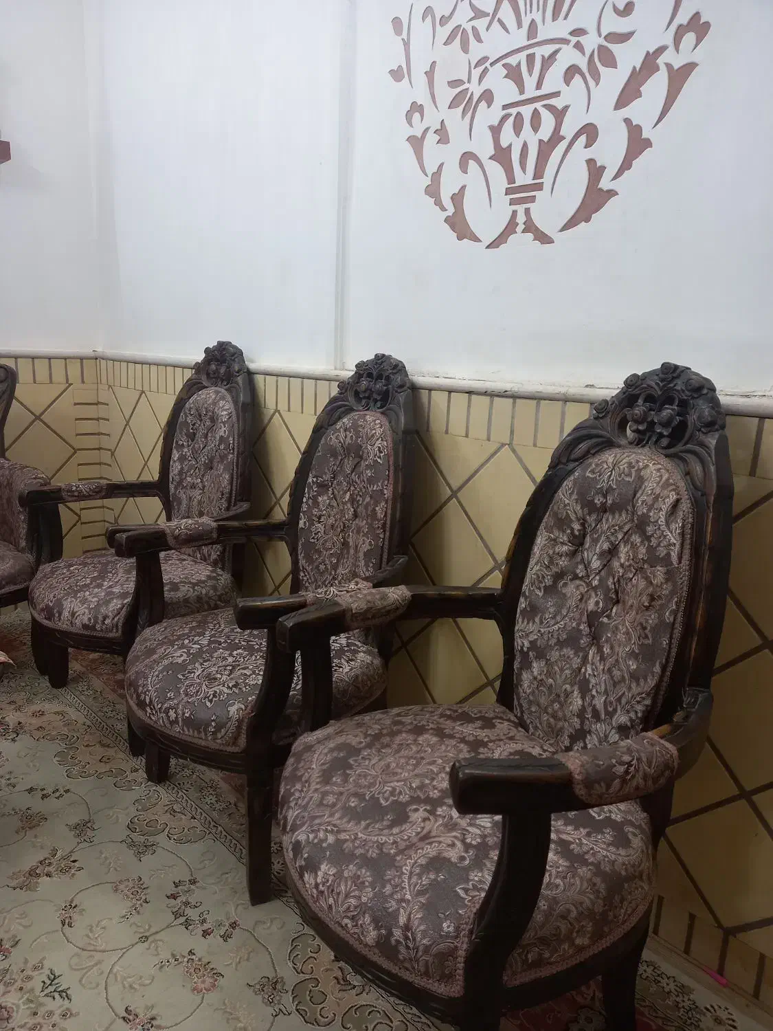 مبل سلطنتی ۹ نفره|مبلمان خانگی و میز عسلی|کاشان, مزرعه نو|دیوار