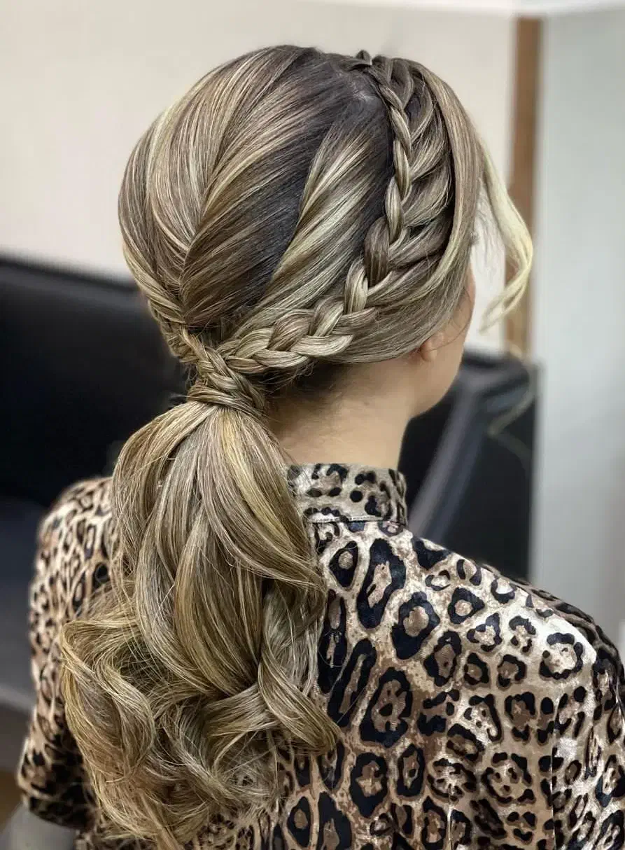 میکاپ 300 ت و شنیون 300 تومن با 8 سال سابقه کار|خدمات آرایشگری و زیبایی|ارومیه, |دیوار