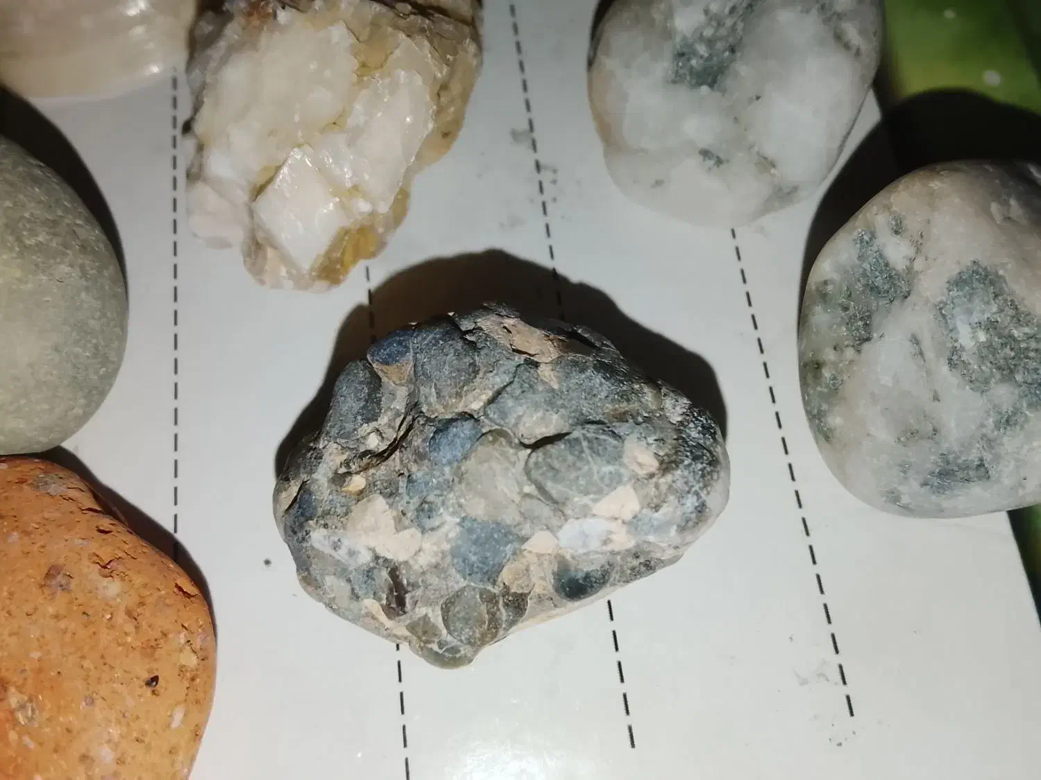 تعدادی سنگ|کلکسیون اشیاء عتیقه|مشهد, مقدم|دیوار