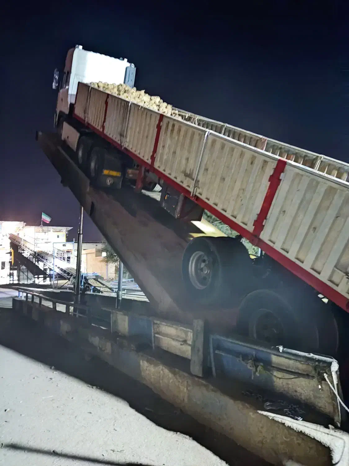 لبه تریلر|خودرو سنگین|چگنی, |دیوار