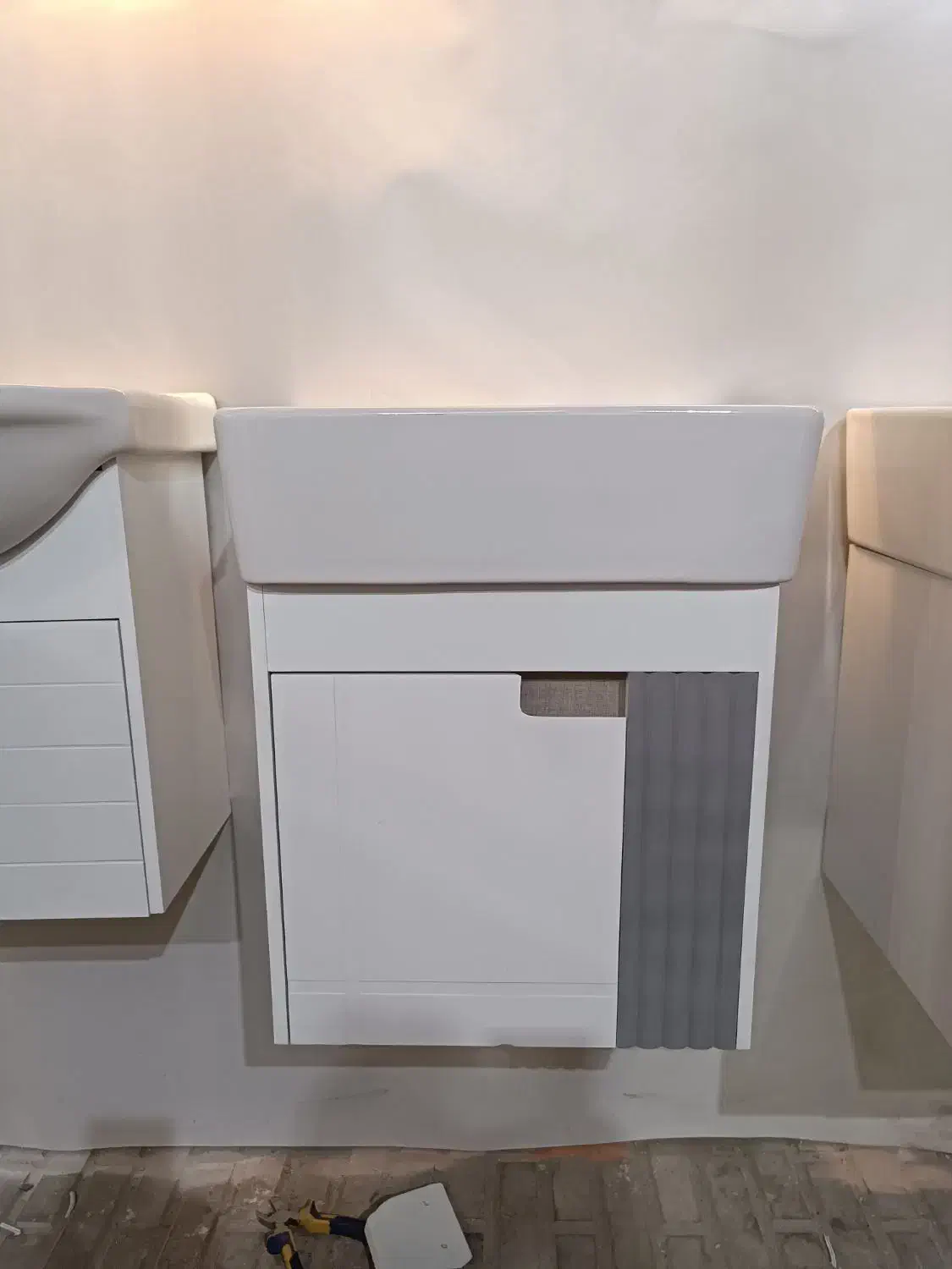 روشویی ۴۵ × ۳۰ چینی کرد|لوازم سرویس بهداشتی|تبریز, |دیوار