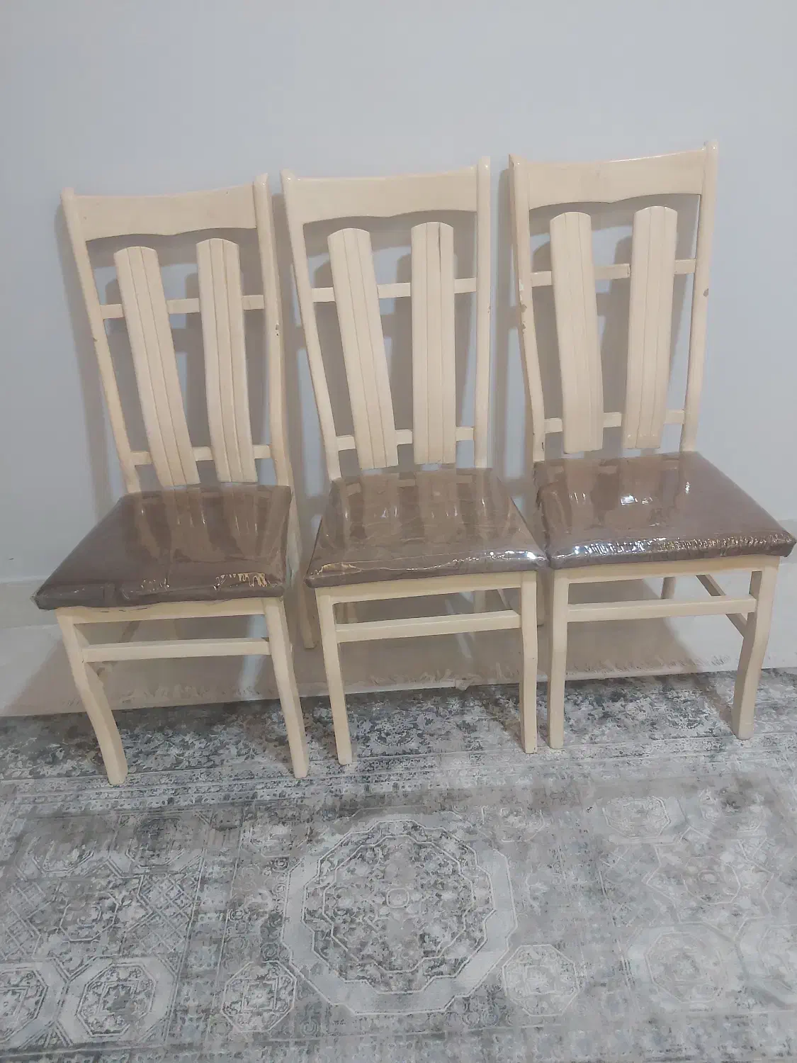 صندلی نهارخوری|میز و صندلی غذاخوری|تربت‌حیدریه, پائین ولایت|دیوار