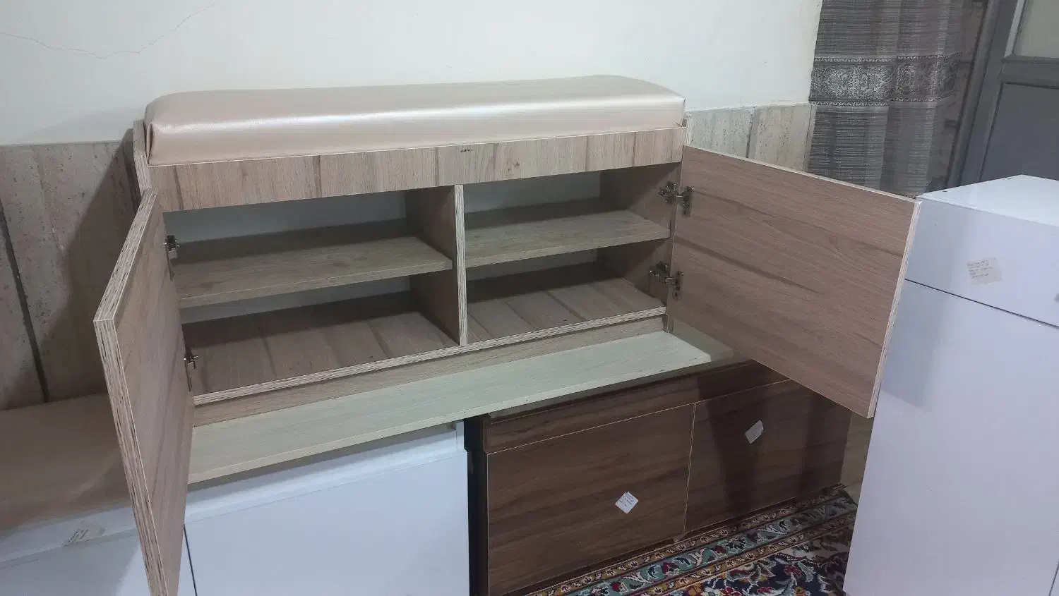 جاکفشی نشیمنی و ساده|جاکفشی، کمد، دراور|مشهد, آزادشهر|دیوار