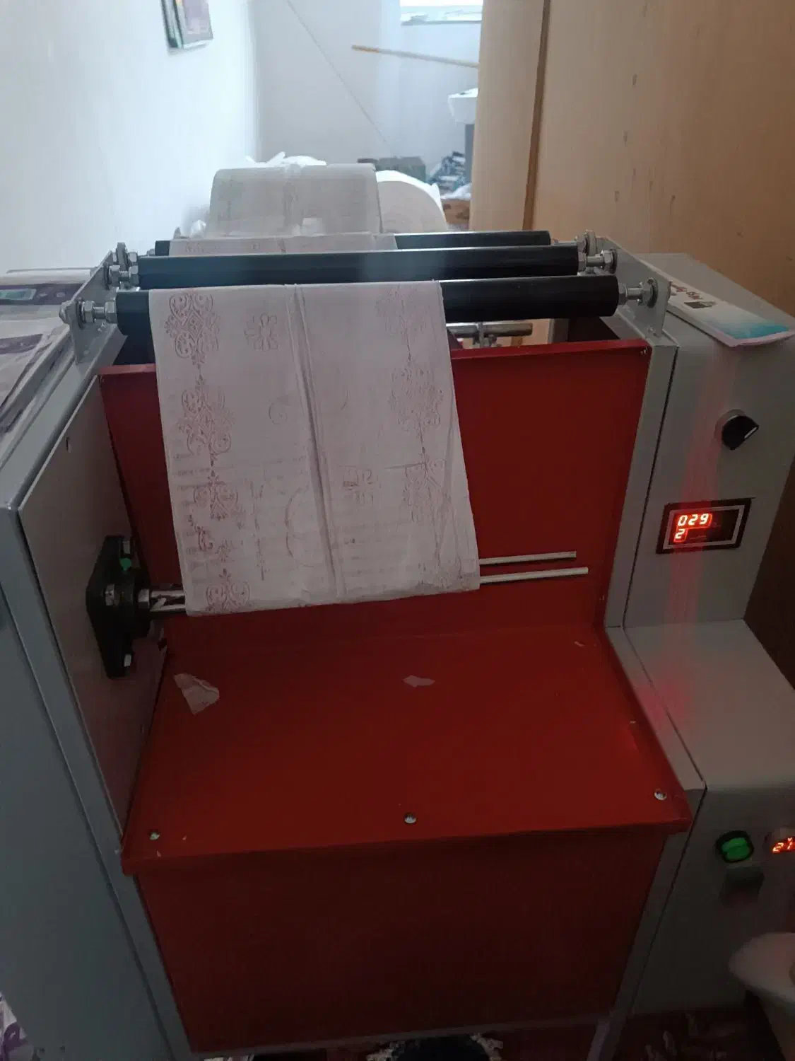 دستگاه رول سفره سه کاره|ماشین‌آلات صنعتی|بسطام, |دیوار