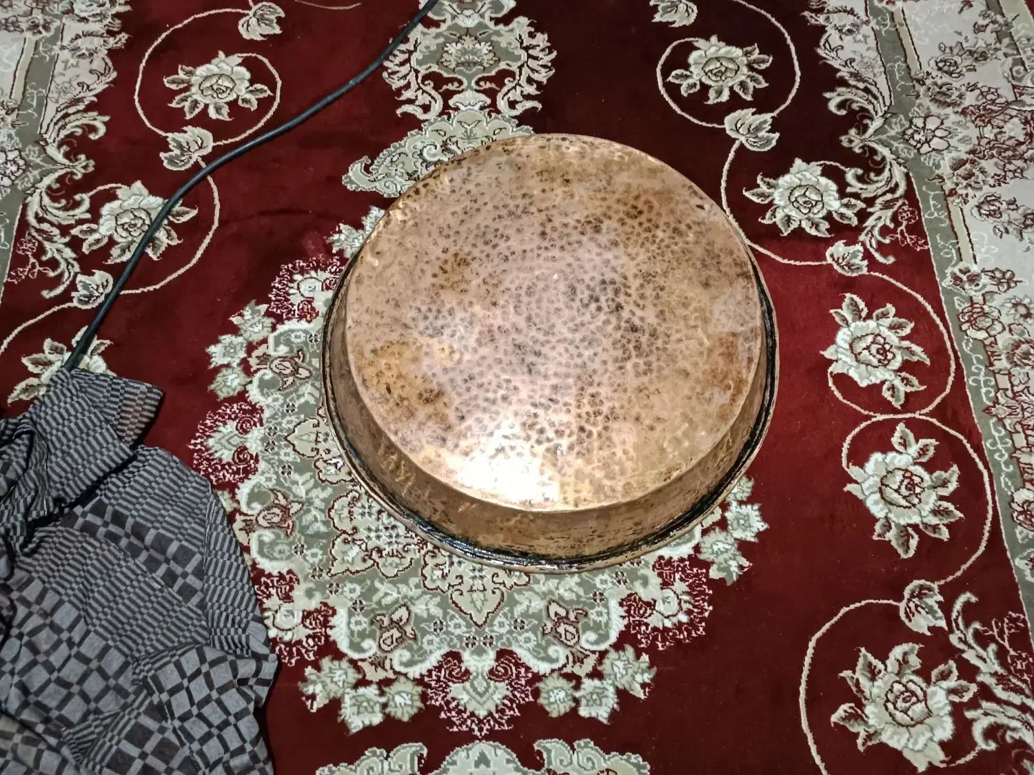 تشت مسی|کلکسیون اشیاء عتیقه|صومعه‌سرا, |دیوار