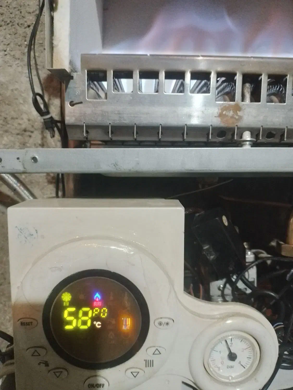 تعمیر ضمانتی مخزن آبگرمکن وتعمیر پگیج ۲۴ساعته|خدمات پیشه و مهارت|گرمسار, |دیوار