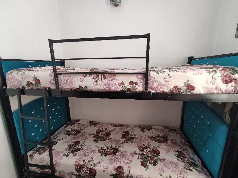 تخت دو طبقه فلزی همراه با تشک رویال|تخت و سرویس خواب|اسلام‌شهر, شهرک سالور|دیوار