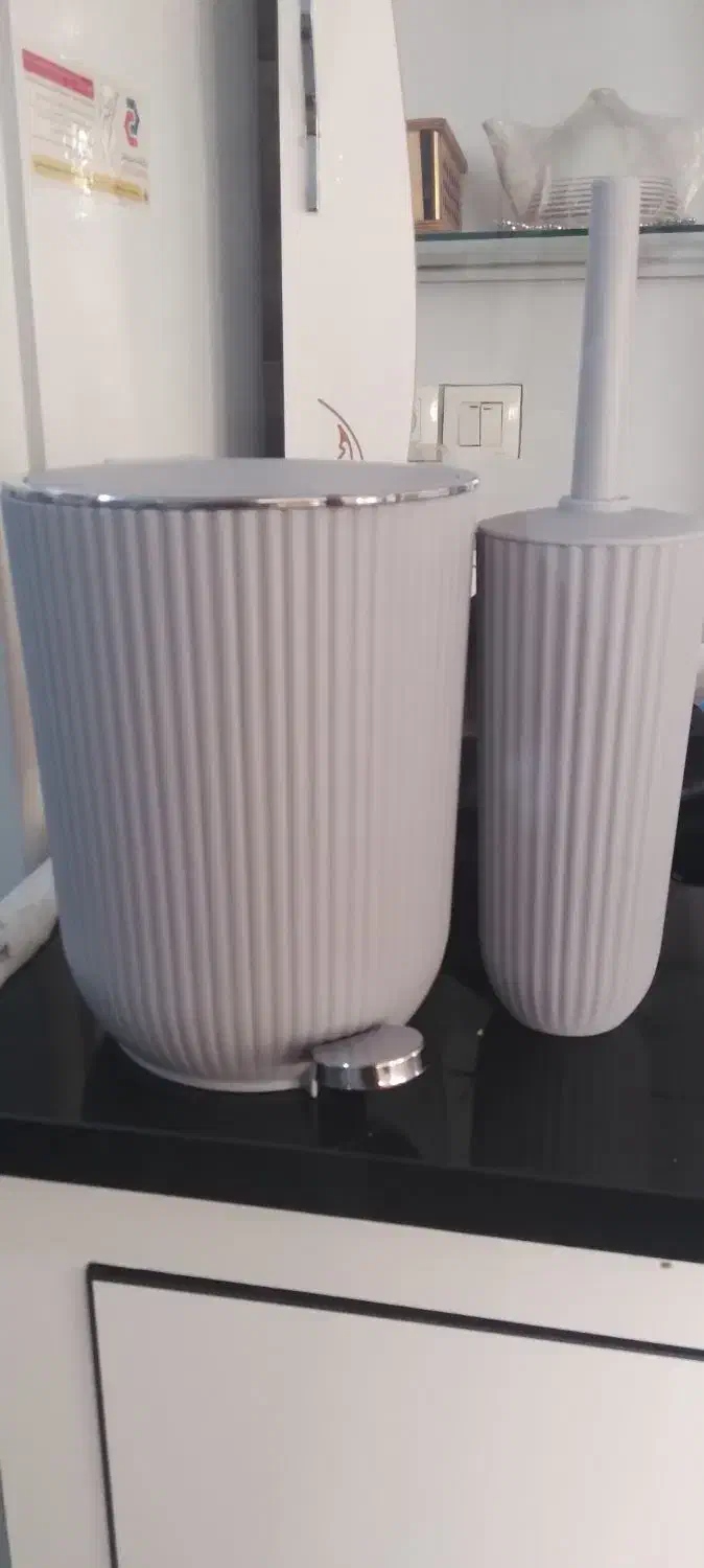 سطل پدالی وفرچه توالت|لوازم نظافت|همدان, |دیوار