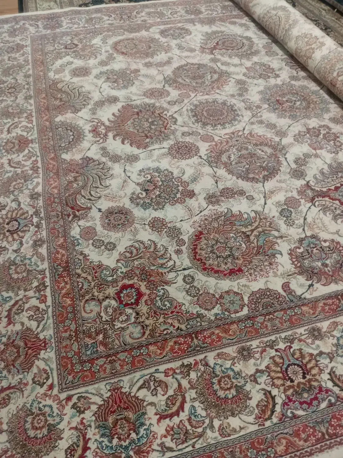 فرشای نقش زیبا ازهر عکس دوتا|فرش|بجنورد, |دیوار