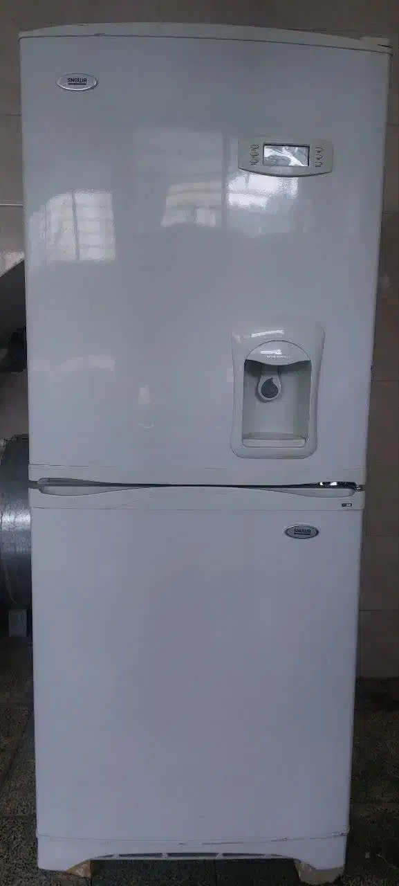 یخچال فریزر اسنوا بدون برفک .کاملا سالم|یخچال و فریزر|شاهین‌شهر, خانه کارگر|دیوار