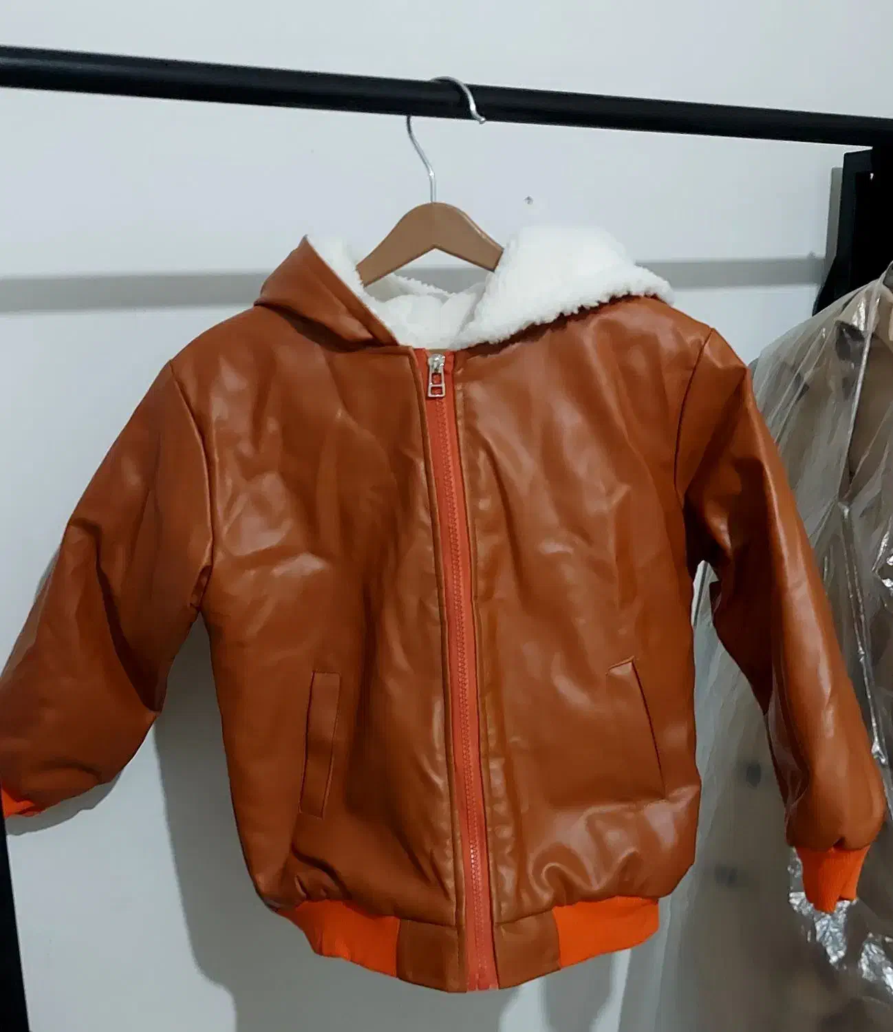 کاپشن بچگانه چرم|کفش و لباس بچه|گرمدره, |دیوار