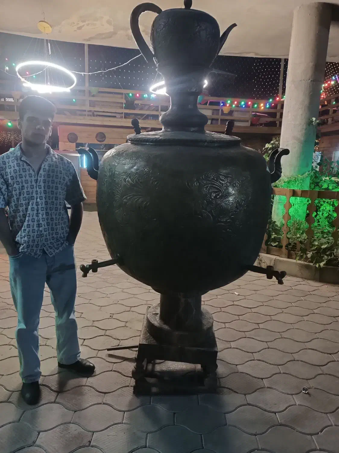 سماور برنجی عظیم‌الجثه اصفهان|کلکسیون اشیاء عتیقه|اسلام‌شهر, شاطره|دیوار