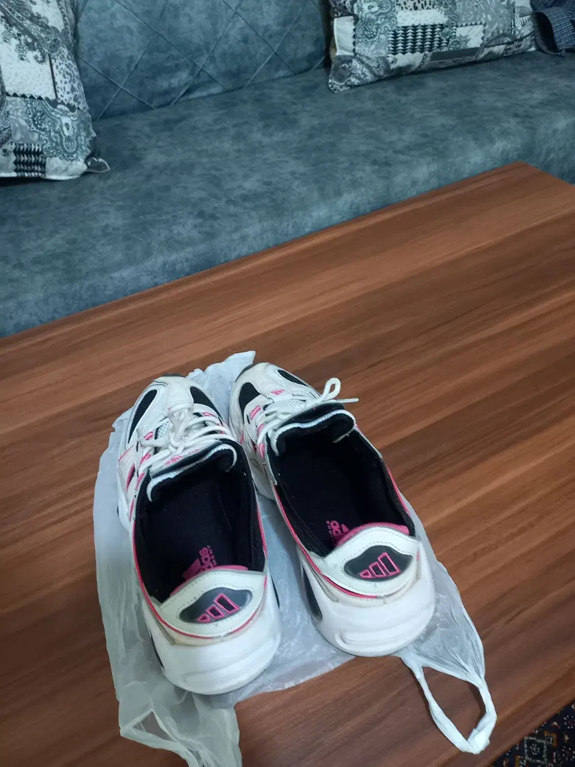 کفش خارجی سایز ۴۰|کیف، کفش، کمربند|پرند, فاز ۴|دیوار