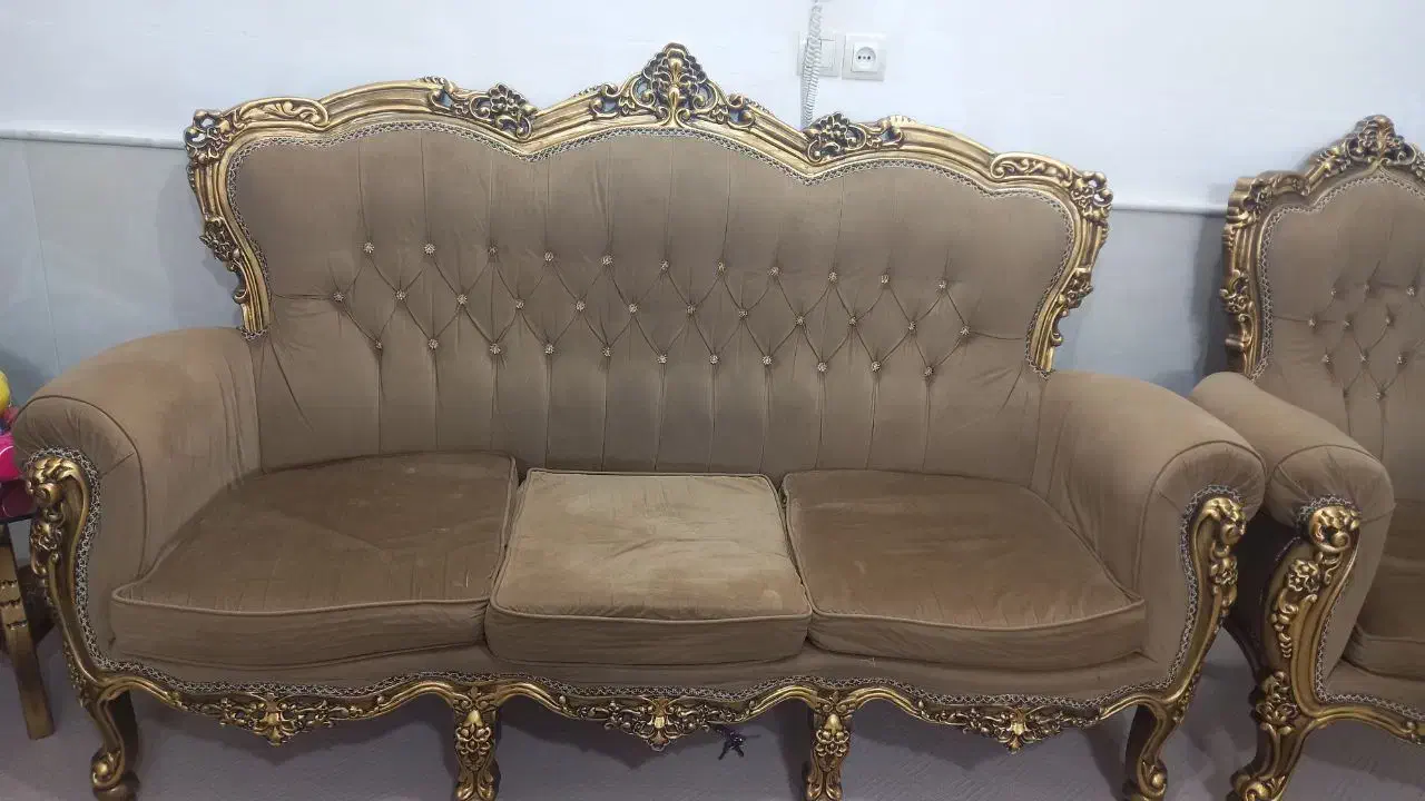 مبل ۹ نفره|مبلمان خانگی و میز عسلی|قم, قلعه عموحسین|دیوار