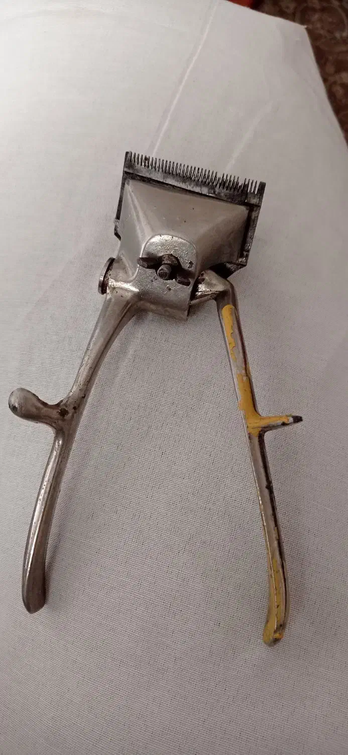 ساعتseako5اصلی ،ماشین ریش تراش ومقداری سکه قدیمی|کلکسیون اشیاء عتیقه|تویسرکان, |دیوار