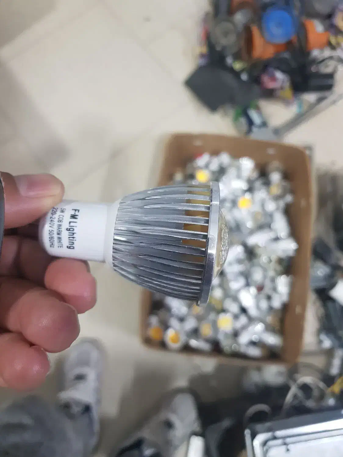 لامپ ال ای دی ...سوخته|لامپ و چراغ|گلبهار, شهر جدید گلبهار|دیوار