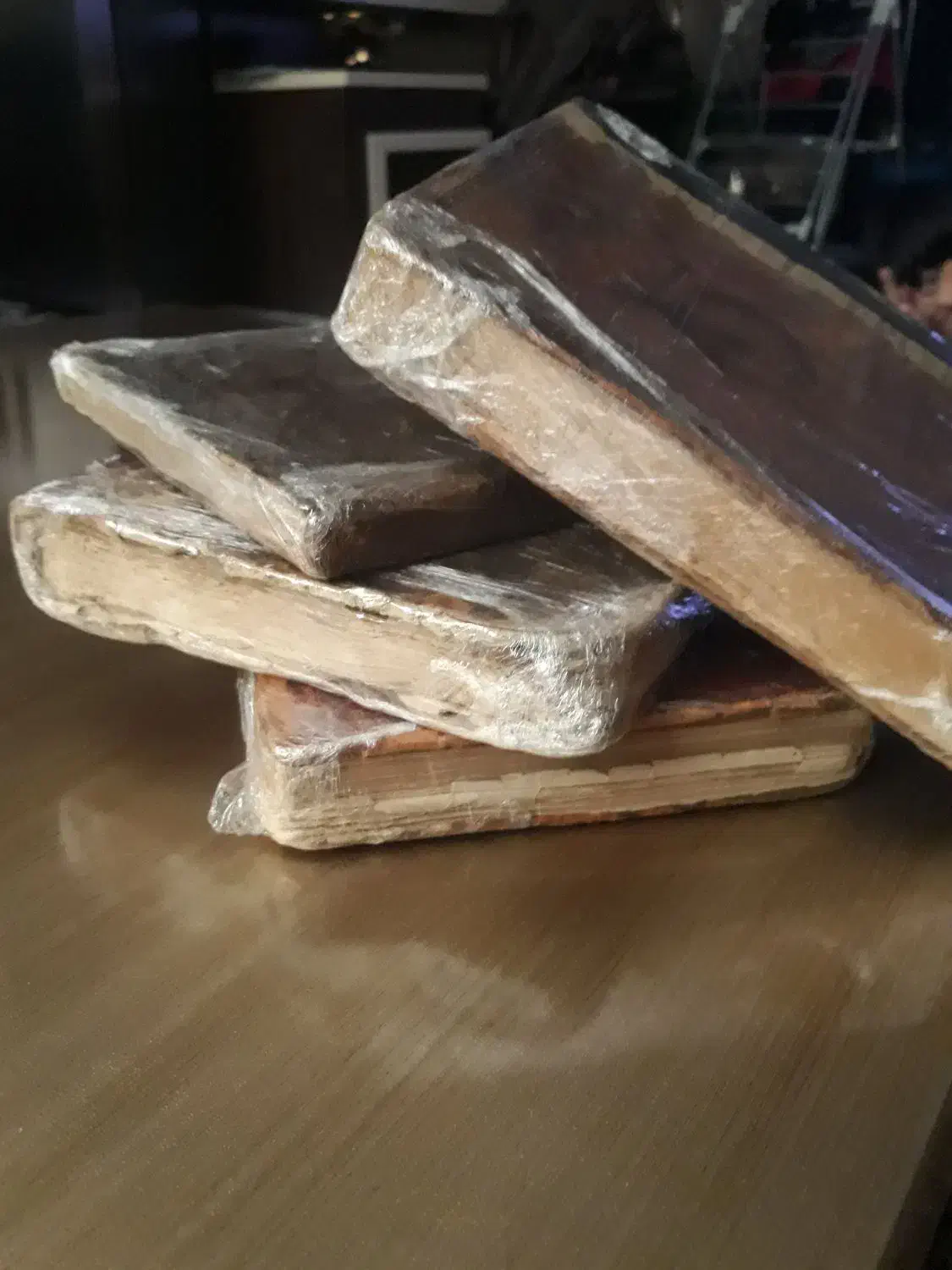 چند کتاب  قدیمی قرآن|کتاب و مجله مذهبی|محمدیه-قزوین, |دیوار