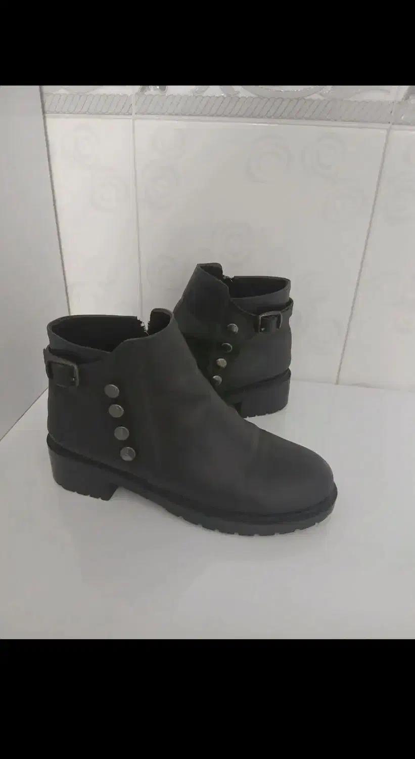 نیم پوتین|کیف، کفش، کمربند|سرپل ذهاب, |دیوار