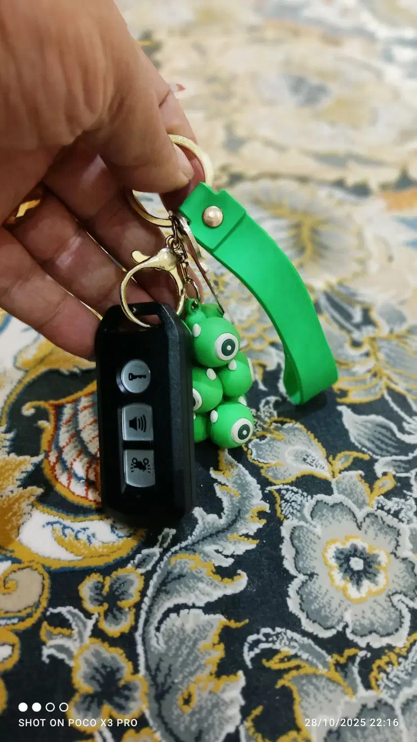 سویچ موتور کلیک گمشده بارنگ قرمز ودسته کلید قرمز|اشیا|بروجرد, |دیوار