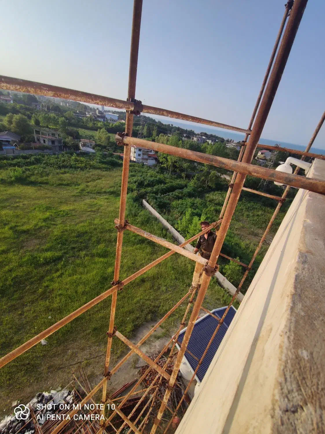 تمامی خدمات داربست و ایزوگام|خدمات پیشه و مهارت|لاهیجان, شیشه گران|دیوار