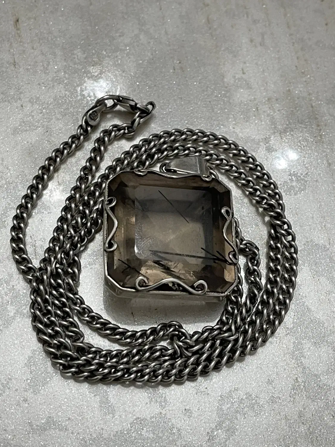 زنجیر و گردنی|جواهرات|باقرشهر, |دیوار