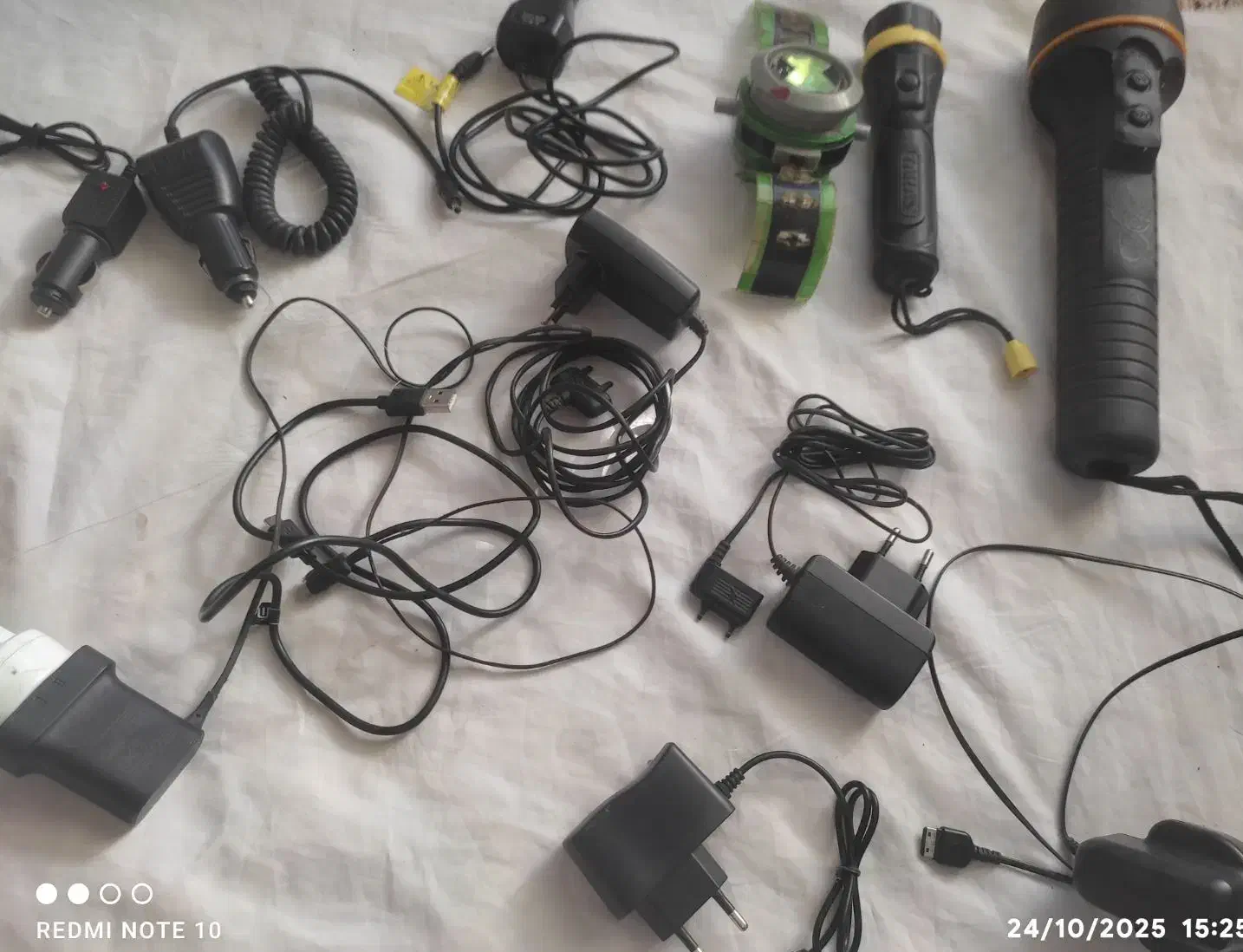 چندعددشارژرفندکی ماشین وشارژرموبایل.وچراغ قوه|لوازم جانبی موبایل و تبلت|سبزوار, فیاض|دیوار