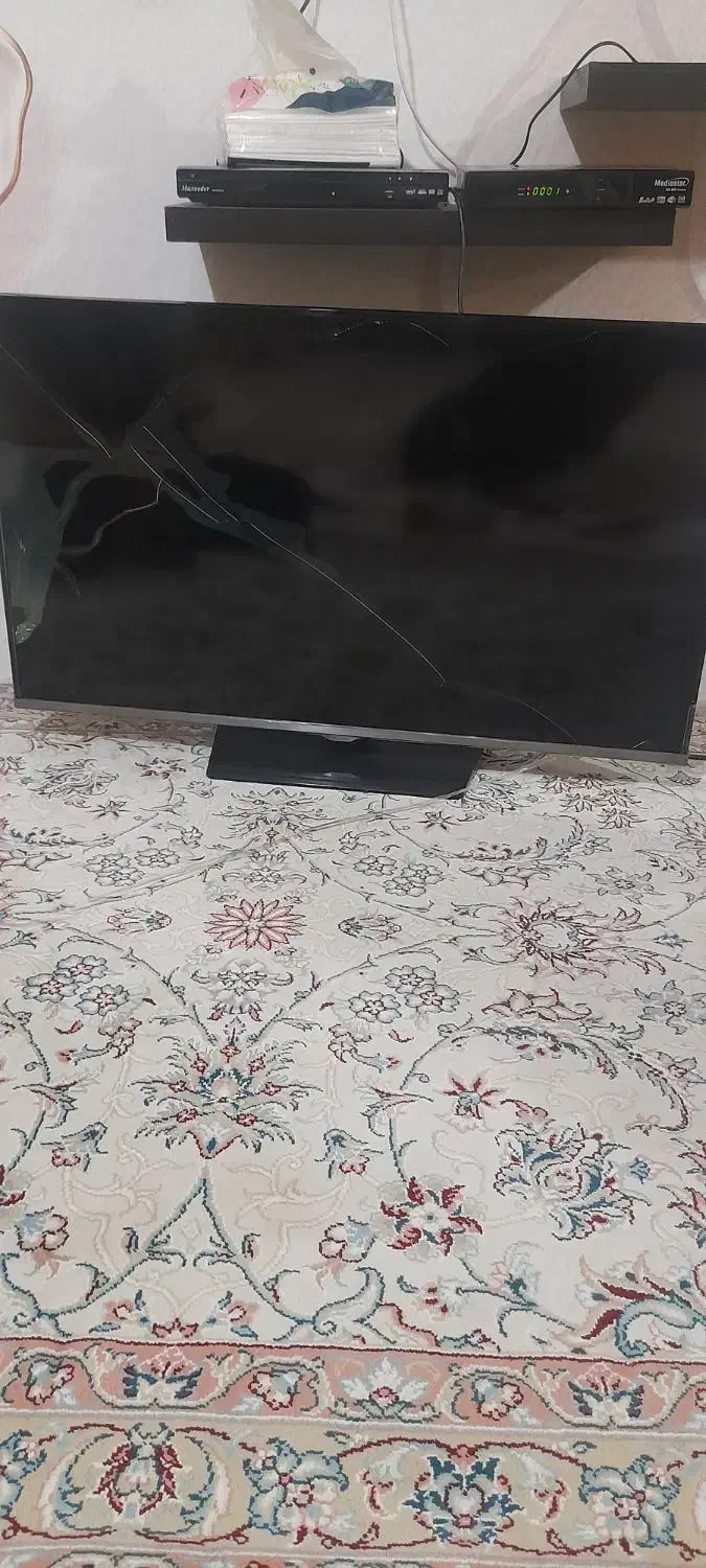 ال ای دی ۴۰|تلویزیون و پروژکتور|قرچک, باقرآباد|دیوار