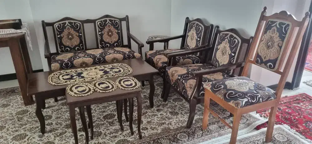 حراج دو دست مبل کلاسیک|مبلمان خانگی و میز عسلی|خمین, |دیوار