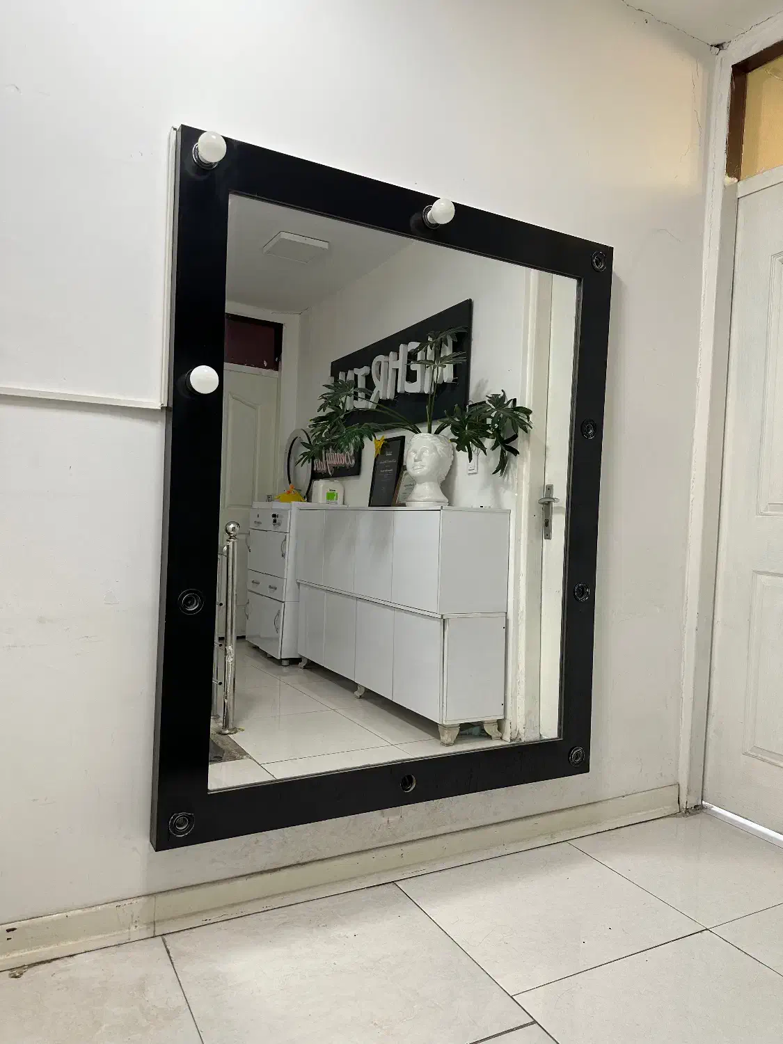 آیینه چراغ دار|آینه|مسجد سلیمان, |دیوار