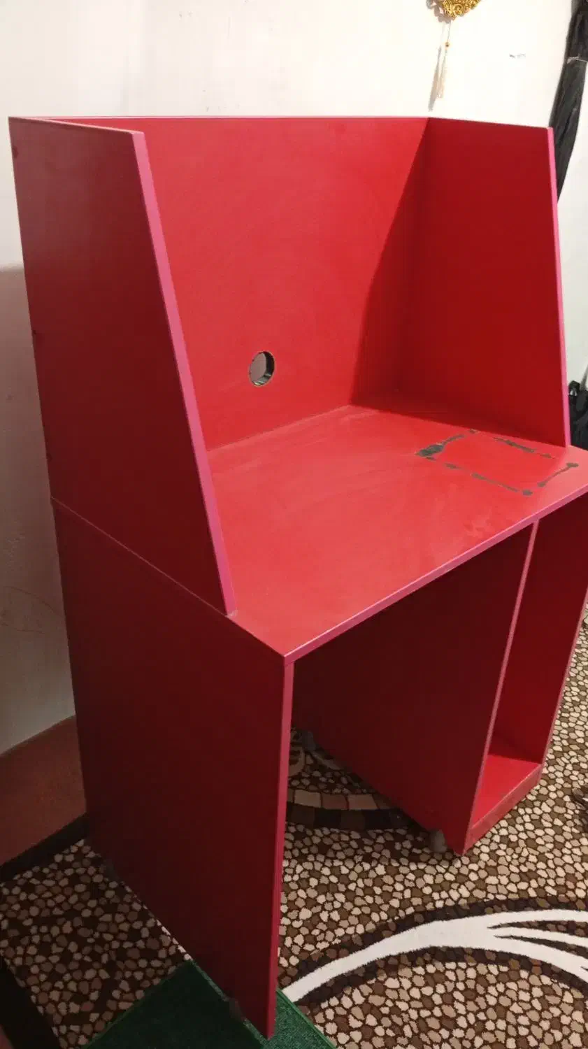 میز تحریر|میز تحریر و کامپیوتر|هشتگرد, ینگی امام|دیوار