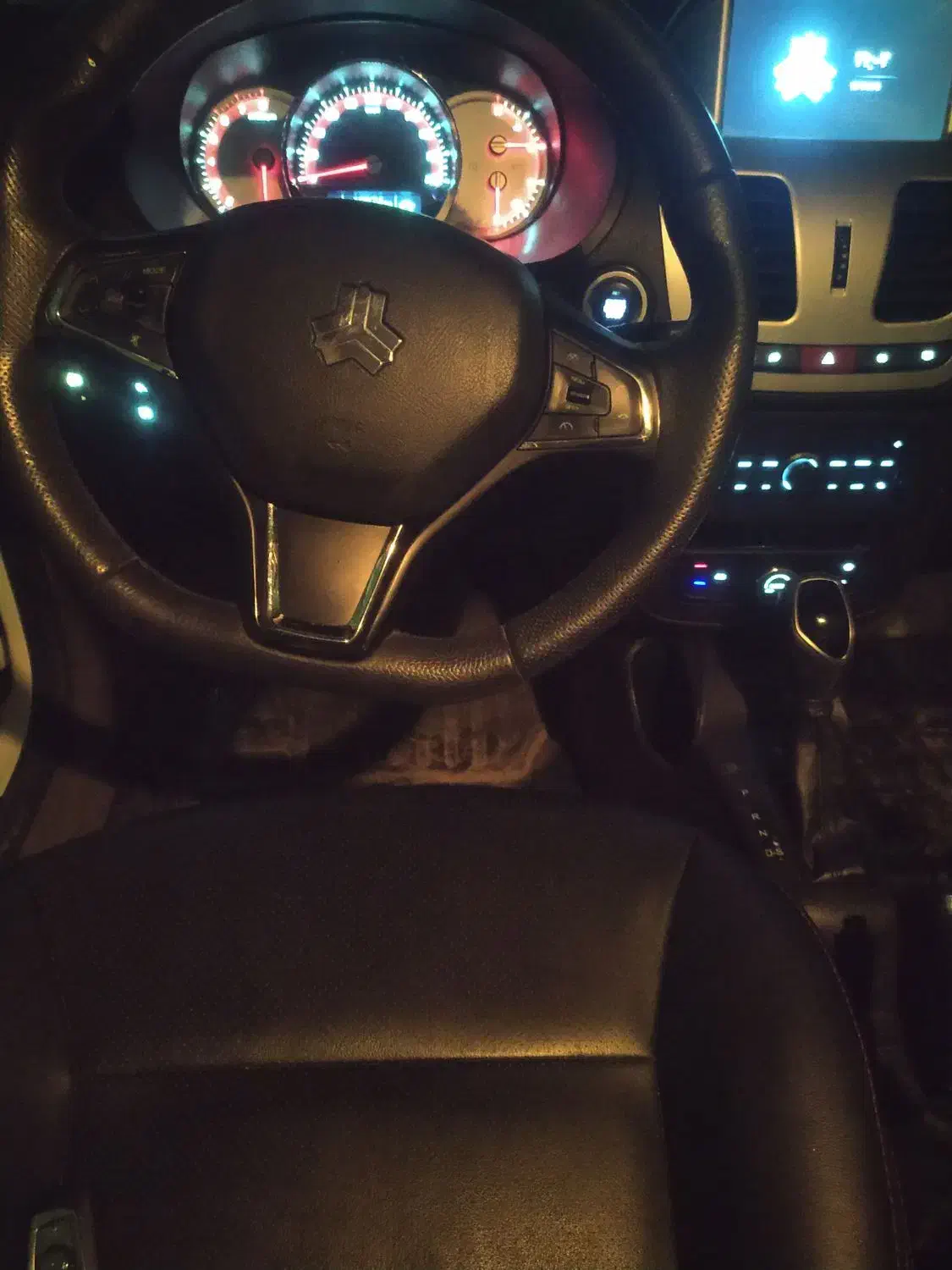 کوئیک اتومات 1402|خودرو سواری و وانت|سیرجان, |دیوار