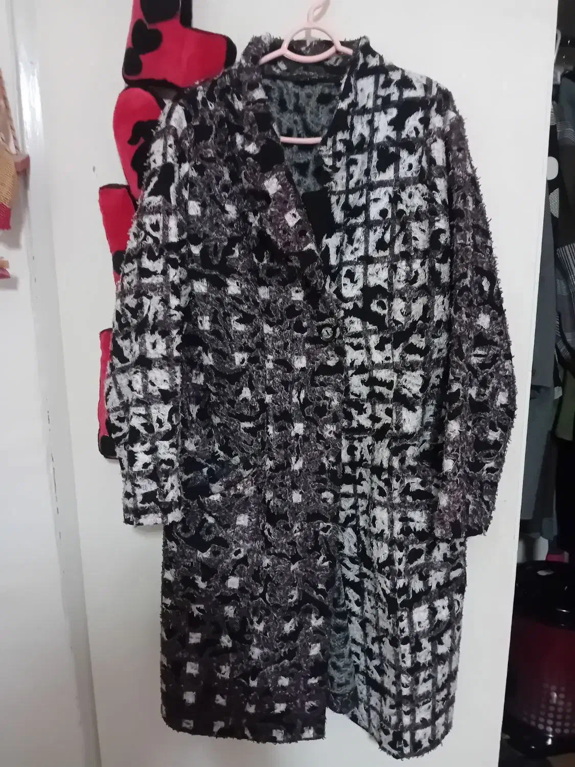 پالتو|لباس|بم, |دیوار