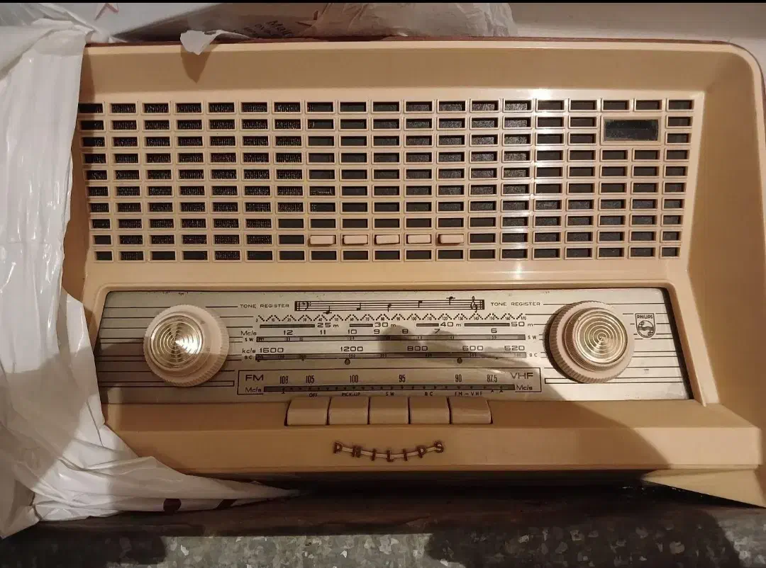 رادیو قدیمی|کلکسیون اشیاء عتیقه|تهران, صادقیه|دیوار