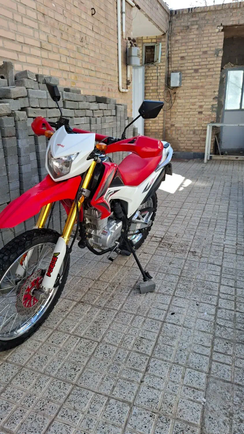 تریل پرواز|موتورسیکلت|قائن, |دیوار