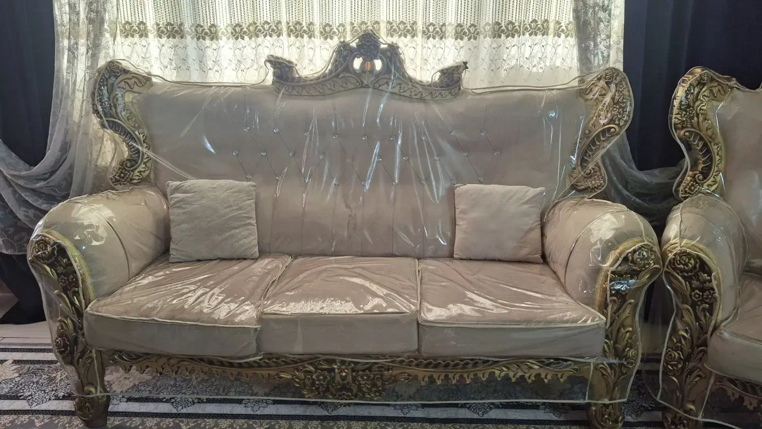 مبل ۷نفره سلطنتی به همراه جلومبلی|مبلمان خانگی و میز عسلی|گرمدره, |دیوار