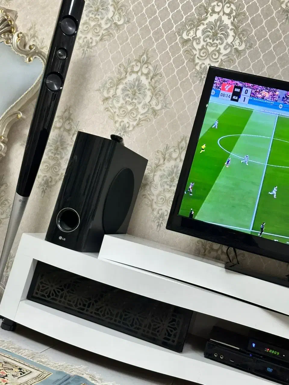 تلویزیون 42 اینچ LG \ سینما خانواده و 2 عدد باند|تلویزیون و پروژکتور|کرج, گلشهر|دیوار