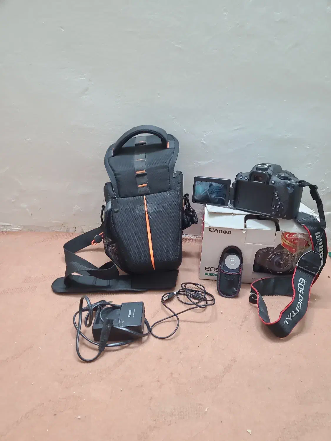 دوربین کَنون ۷۰۰ D در حدنو|دوربین عکاسی و فیلمبرداری|مشهد, رضاشهر|دیوار