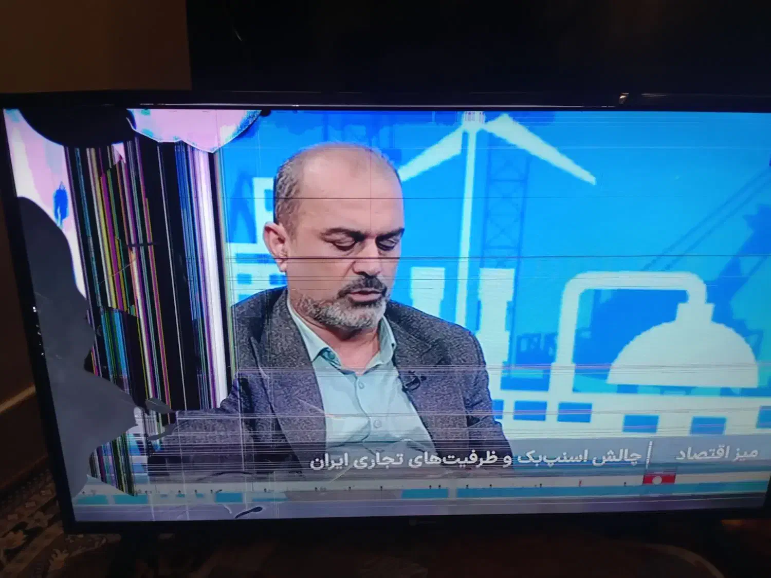 معاوضه تلویزیون ۴۳ اینچ صفحه شکسته|تلویزیون و پروژکتور|اصفهان, خاتونآباد|دیوار