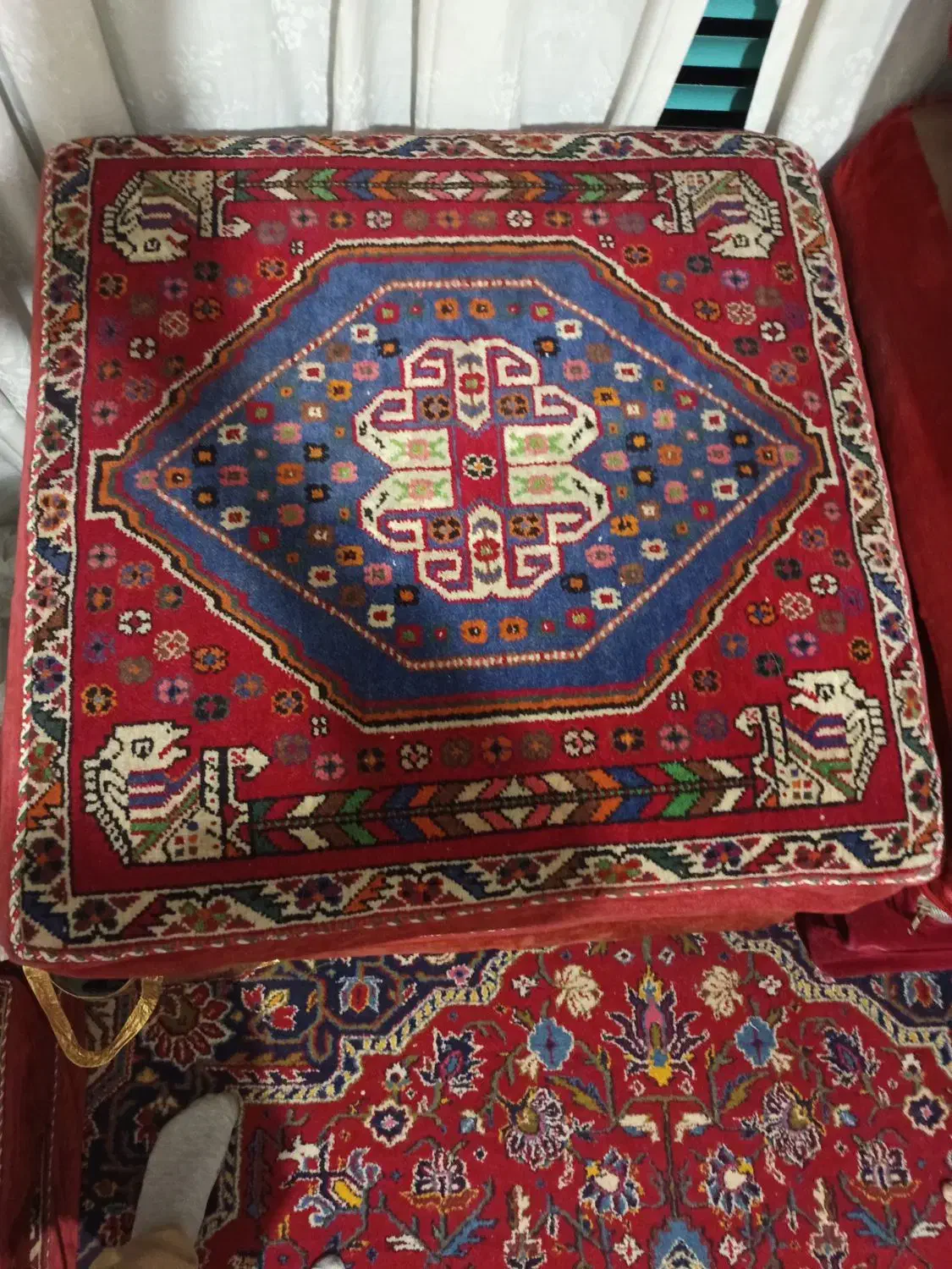 سلام فروش تعداد 12 عدد پشتی دست بافت و لوازم دیگر|پشتی|شیراز, لاله|دیوار