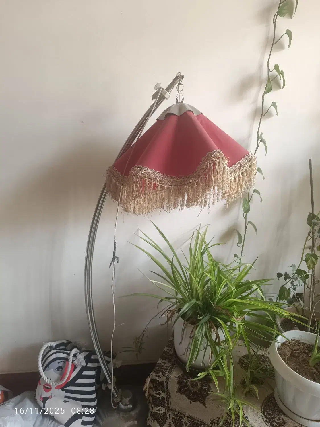 یک اباژور و شب خواب|چراغ خواب و آباژور|شیراز, کوشک میدان|دیوار